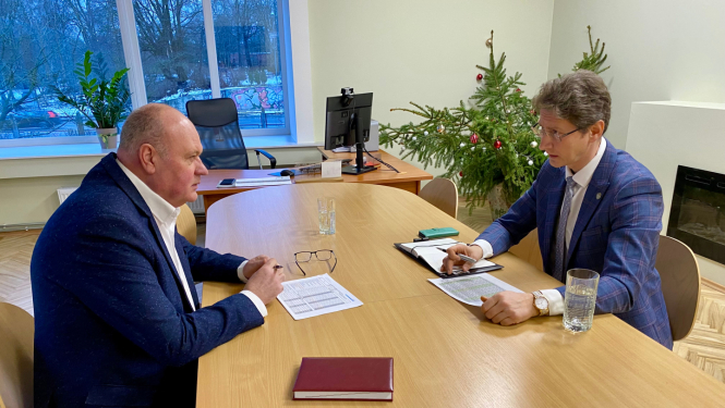 Ministra padomnieks Miks Balodis tiekas VSAC "Rīga" direktoru